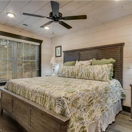 Blue Moon Ridge: Brand New Cabin! 5 Bedrooms, Pool/Hot Tub, Theatre พิเจนฟอร์จ ภายนอก รูปภาพ