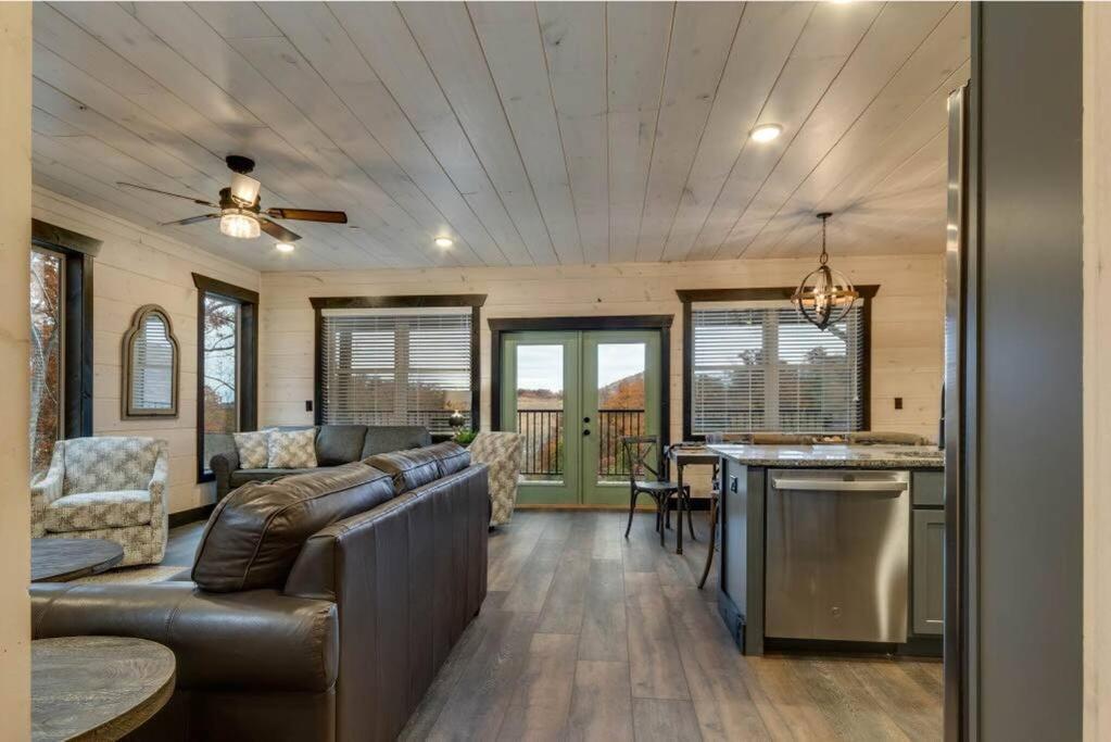 Blue Moon Ridge: Brand New Cabin! 5 Bedrooms, Pool/Hot Tub, Theatre พิเจนฟอร์จ ภายนอก รูปภาพ