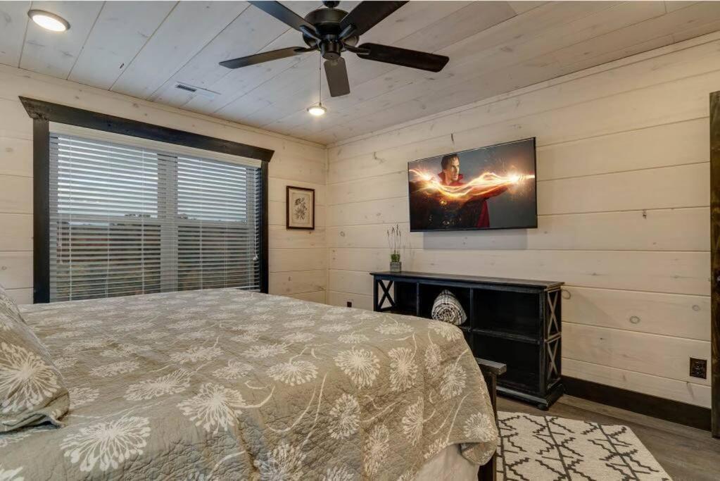 Blue Moon Ridge: Brand New Cabin! 5 Bedrooms, Pool/Hot Tub, Theatre พิเจนฟอร์จ ภายนอก รูปภาพ