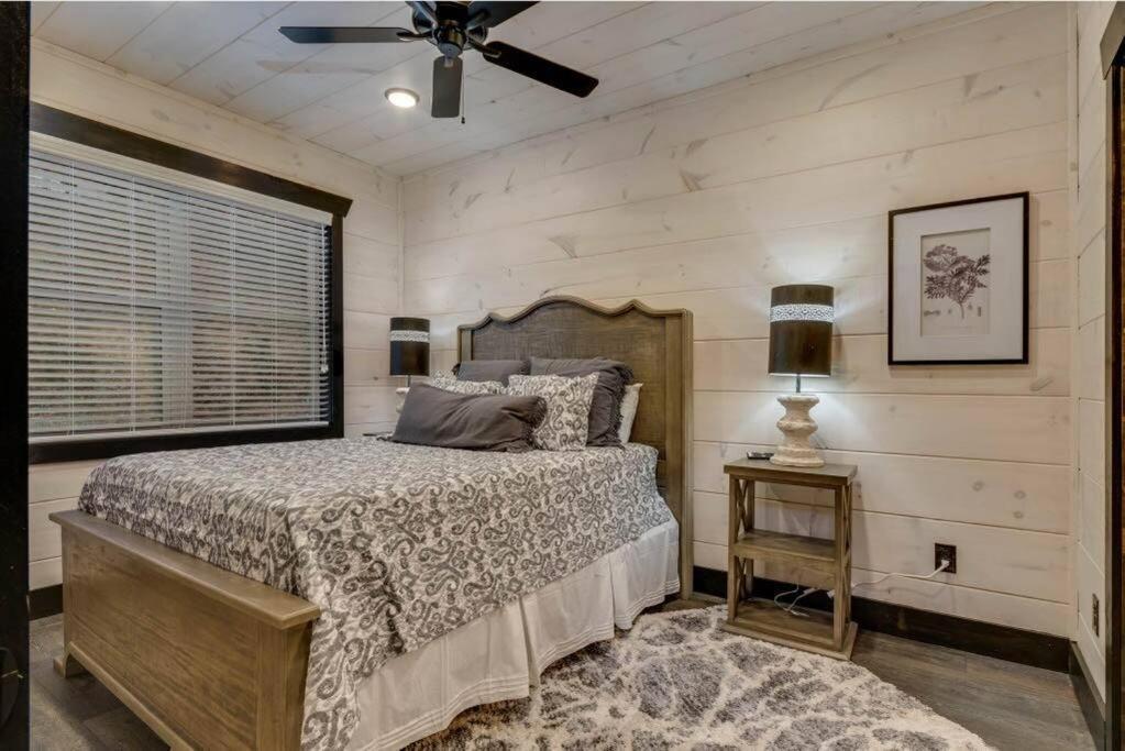 Blue Moon Ridge: Brand New Cabin! 5 Bedrooms, Pool/Hot Tub, Theatre พิเจนฟอร์จ ภายนอก รูปภาพ