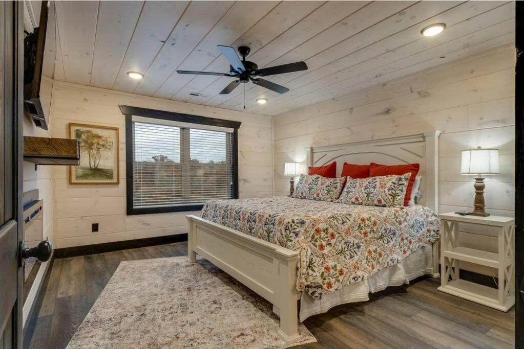 Blue Moon Ridge: Brand New Cabin! 5 Bedrooms, Pool/Hot Tub, Theatre พิเจนฟอร์จ ภายนอก รูปภาพ