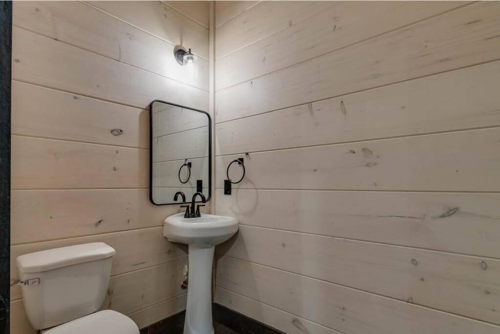 Blue Moon Ridge: Brand New Cabin! 5 Bedrooms, Pool/Hot Tub, Theatre พิเจนฟอร์จ ภายนอก รูปภาพ