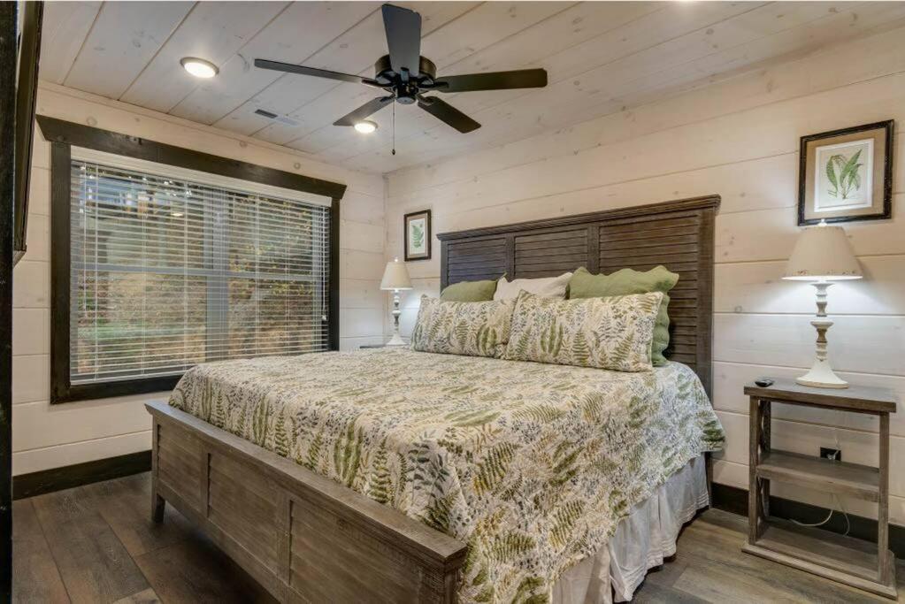 Blue Moon Ridge: Brand New Cabin! 5 Bedrooms, Pool/Hot Tub, Theatre พิเจนฟอร์จ ภายนอก รูปภาพ