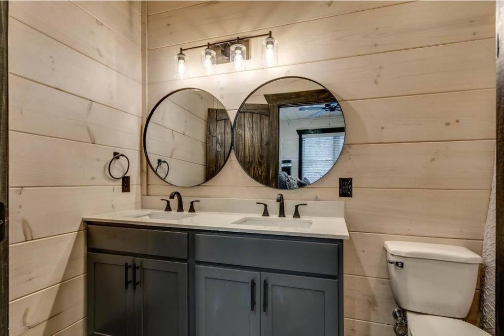 Blue Moon Ridge: Brand New Cabin! 5 Bedrooms, Pool/Hot Tub, Theatre พิเจนฟอร์จ ภายนอก รูปภาพ
