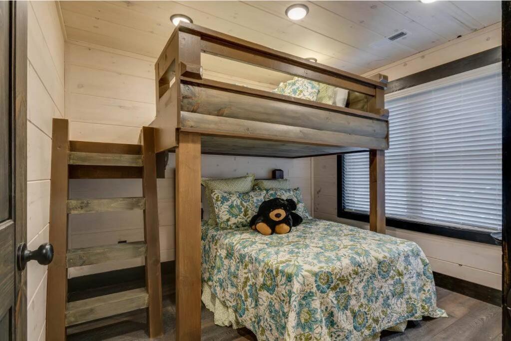 Blue Moon Ridge: Brand New Cabin! 5 Bedrooms, Pool/Hot Tub, Theatre พิเจนฟอร์จ ภายนอก รูปภาพ
