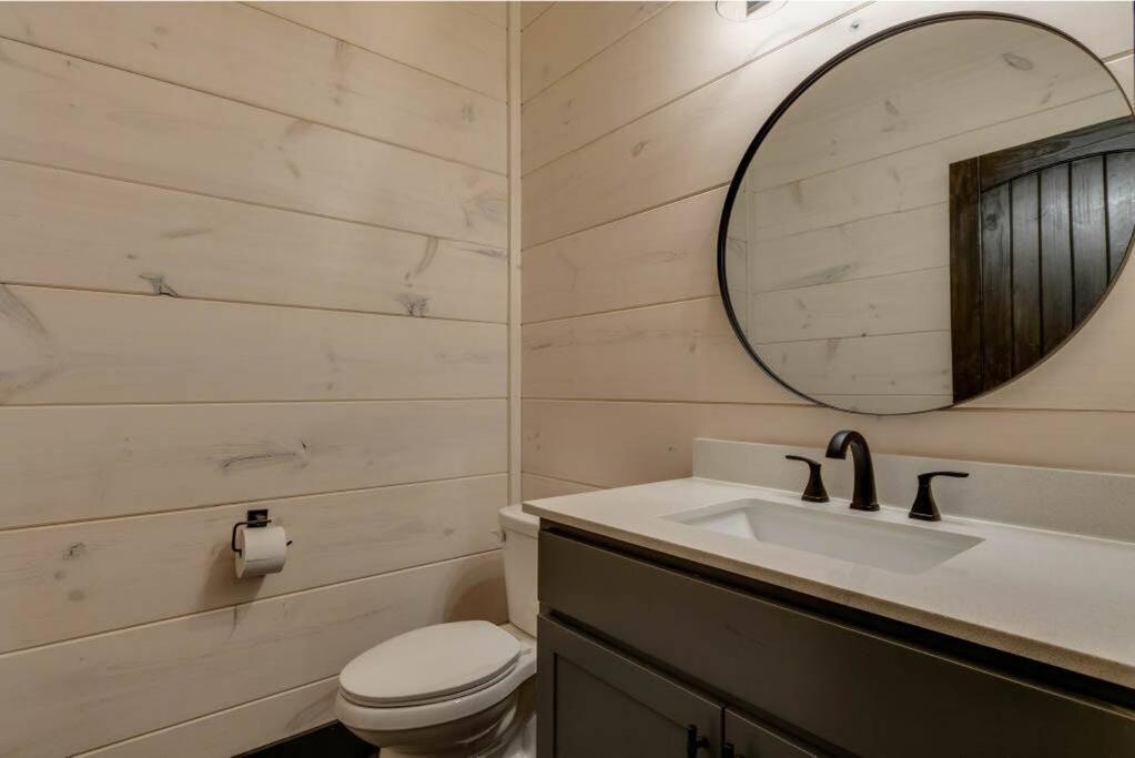 Blue Moon Ridge: Brand New Cabin! 5 Bedrooms, Pool/Hot Tub, Theatre พิเจนฟอร์จ ภายนอก รูปภาพ