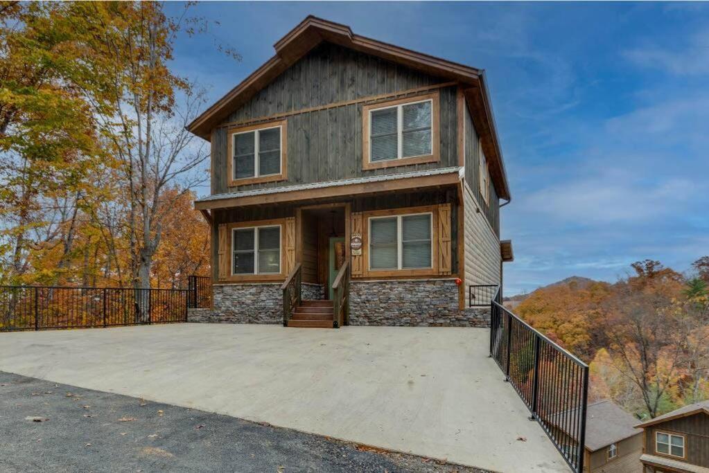 Blue Moon Ridge: Brand New Cabin! 5 Bedrooms, Pool/Hot Tub, Theatre พิเจนฟอร์จ ภายนอก รูปภาพ
